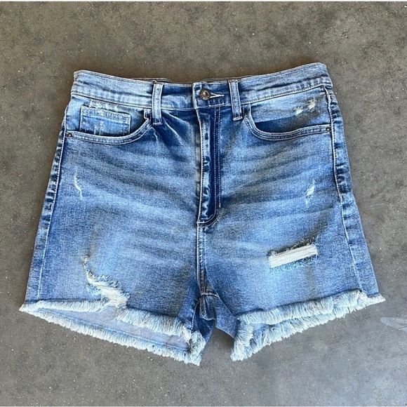 Sneak Peek Pants - Sneak peek high rise denim short with frayed hem / LARGE